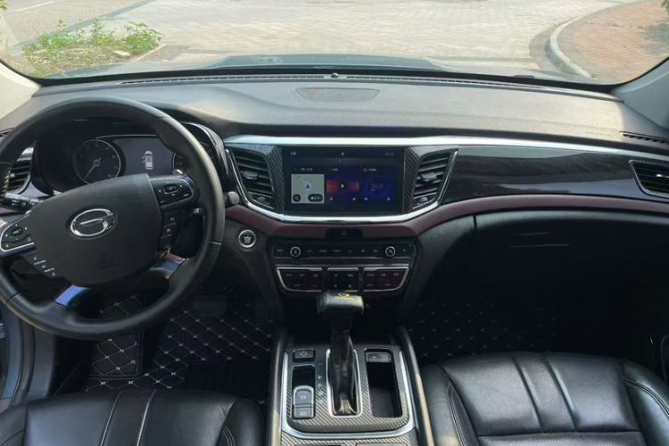 Used GAC Trumpchi GS8 2017 320T Two-Wheel Drive Luxury Smart Connectivity Version (7 Seats) Interior 1