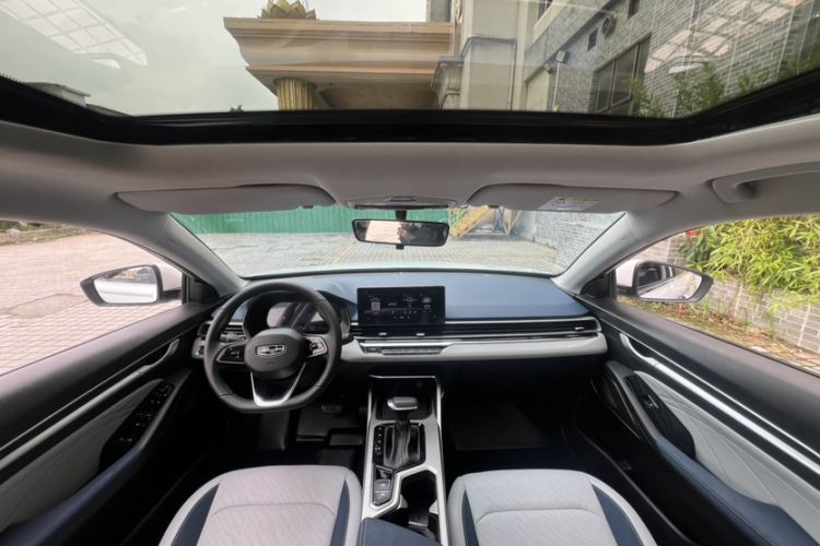 Used Geely Auto Emgrand 2022 4th Generation 1.5L CVT Flagship Model Interior 5