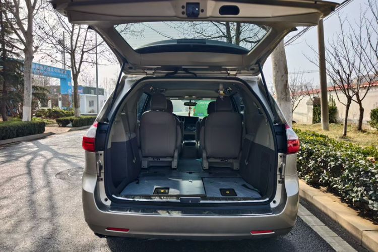 Used Toyota SIENNA 2015 3.5L 4WD LE Gasoline U.S. Specification Exterior 9