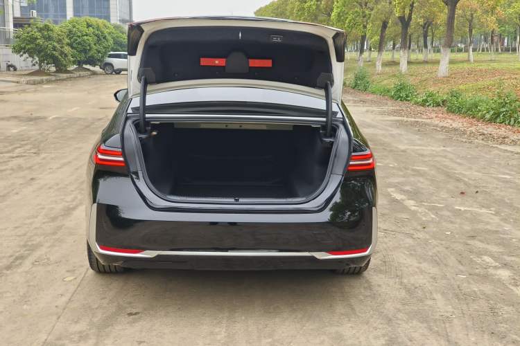 Used BMW 5 Series 2024 530Li Leading Luxury Package Trunk