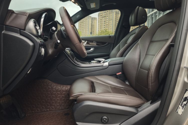 Used Mercedes-Benz GLC 2019 GLC 260 L 4MATIC Luxury Model Interior 2