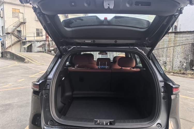 Used CHANGAN CS75 PLUS 2025 4th Generation 1.5T New Blue Whale Smart Luxury Edition Trunk