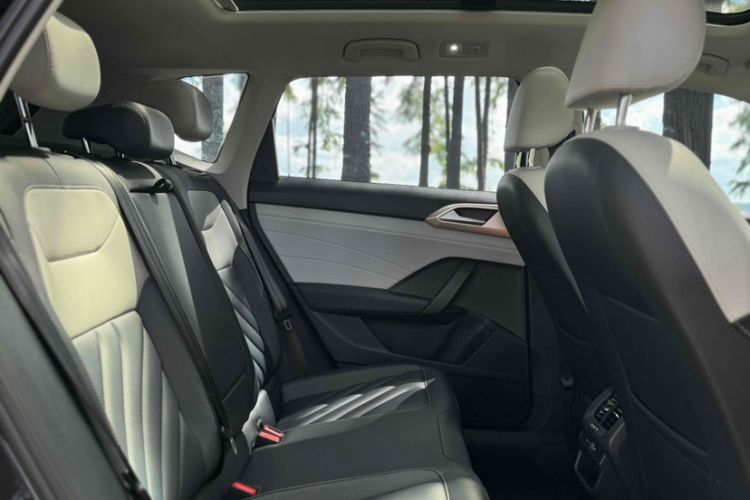 Used Volkswagen Tharu 2023 300TSI Two-Wheel-Drive Moonlight Edition