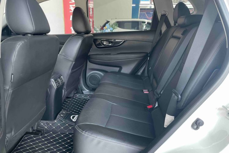 Used Nissan X-Trail 2023 Classic 2.0L Two-Wheel Drive Smart Connect Premium Edition Interior 4