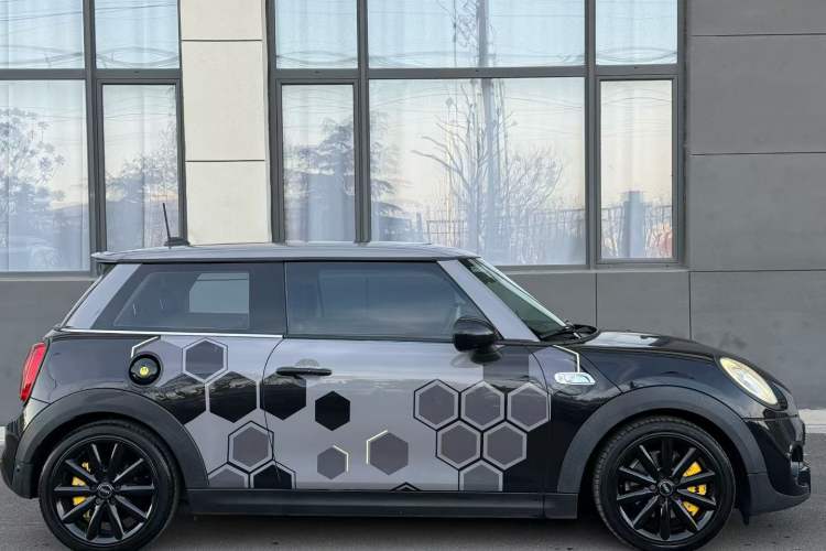 Used MINI 2016 2.0T COOPER S Pioneer Edition Exterior 2