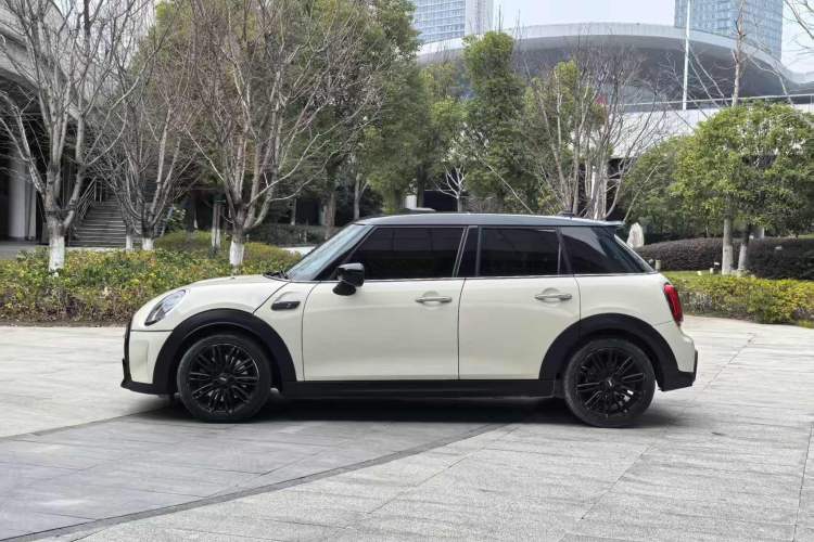 Used MINI MINI 2022 2.0T COOPER S Classic Edition Five-Door Version
