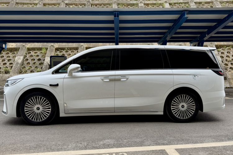 Used VOYAH Dream 2025 PHEV Four-Wheel Drive Excellence Qiankun Edition
