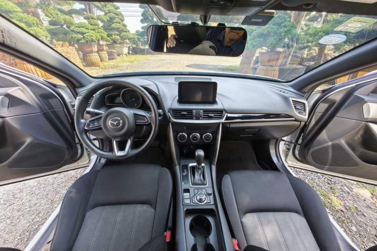 Used Mazda CX-4 2018 2.0L Automatic Two-Wheel Drive Blue Sky Dynamic Version China V Standard Interior 2