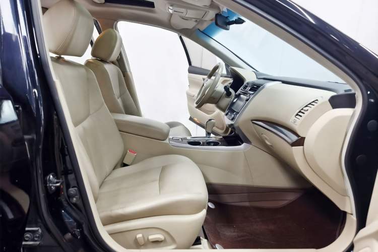 Used Nissan Teana 2013 2.0L XL Comfort Edition Interior 5