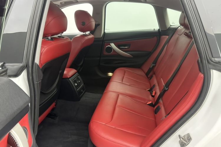 Used BMW 3 Series GT 2017 320i Sport Edition Interior 2
