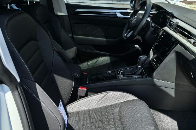 Used Volkswagen FAW-Volkswagen CC 2023 380TSI Striking Edition Right Front Seat