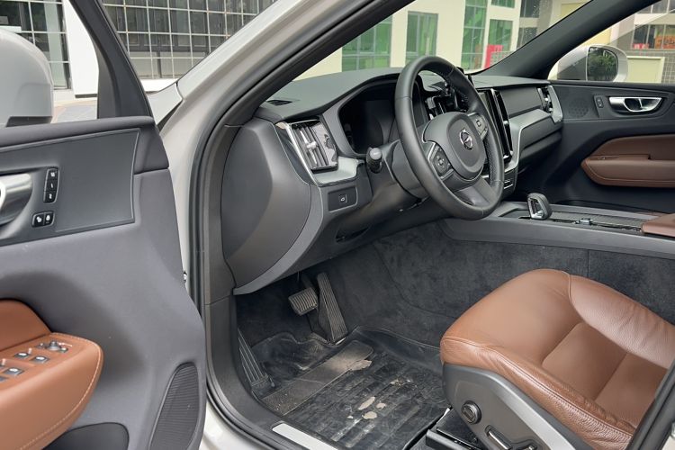 Used Volvo XC60 2022 B5 4x4 Zhiyi Luxury Edition Driver Seat