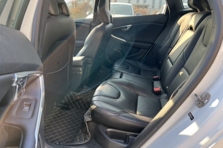 Used Volvo V40 2018 T3 Zhiyi Edition