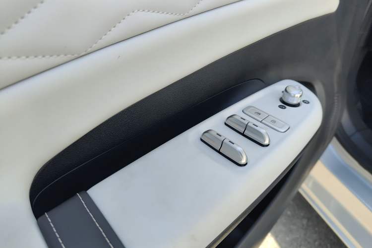 Used Dongfeng NAMMI 01 2024 330 Air
