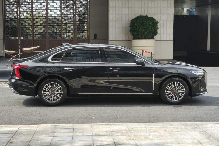 Used Hongqi H5 2025 2.0T Automatic Flag Edition – 500 000 Units Commemorative Version Exterior 9