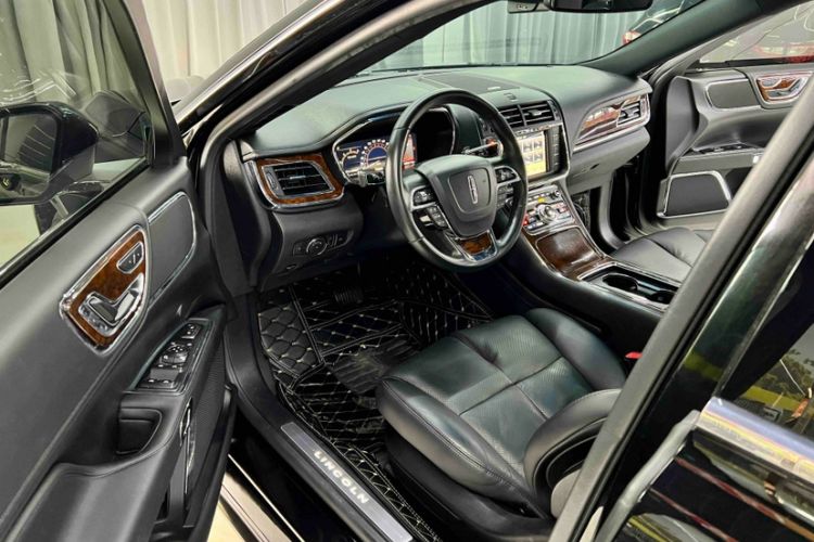 Used Lincoln Continental 2018 2.0T Two-Wheel Drive Deluxe Edition Interior 4