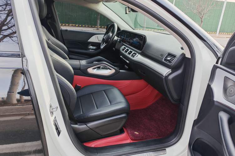 Used Mercedes-Benz GLE Coupe 2020 GLE 350 4MATIC Coupe SUV Luxury Model Right Front Seat