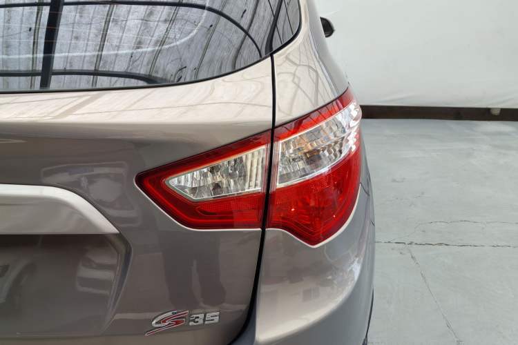 Used CHANGAN CS35 2014 1.6L Manual Luxury Model China IV Standard
