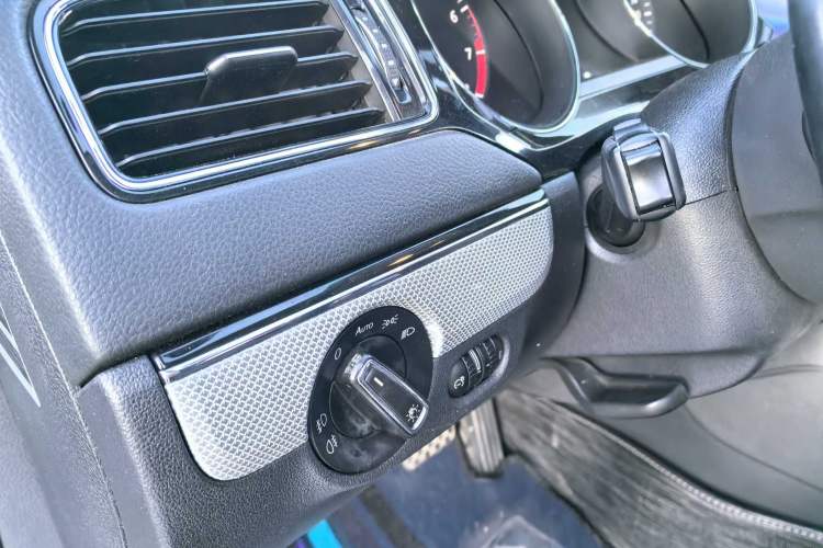 Used Volkswagen Sagitar 2015 230TSI Automatic Comfort Version