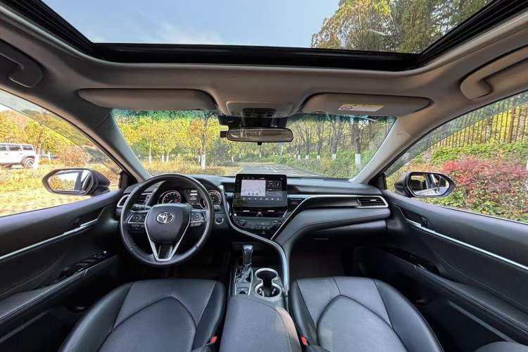 Used Toyota Camry 2023 2.0G Luxury Edition Interior 3