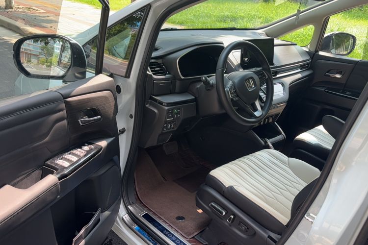 Used Honda Elysion 2024 2.0L eHEV Comfort Edition Driver Seat