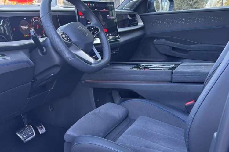 Used Volkswagen Teramont 2025 Tiguan Pro 450TSI Four-Wheel Drive Summit Edition
