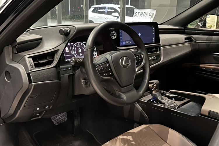 Used Lexus ES 2023 200 Excellence Edition
