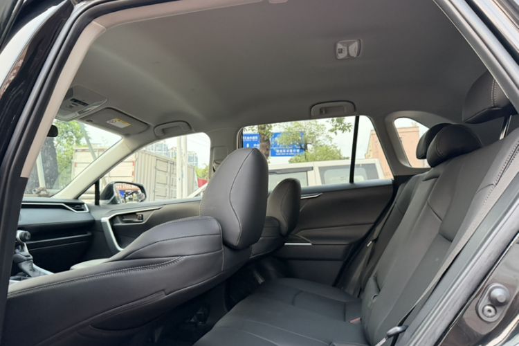 Used Toyota Wildlander 2022 2.0L CVT Two-Wheel Drive Leading Edition Roof