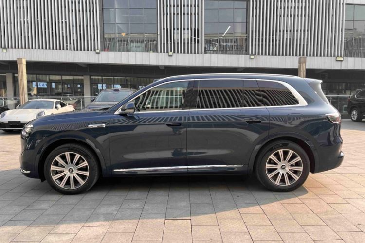 Used Hima AITO M8 2025 Model Pure Electric Max+ Six-Seat Four-Wheel-Drive Version
