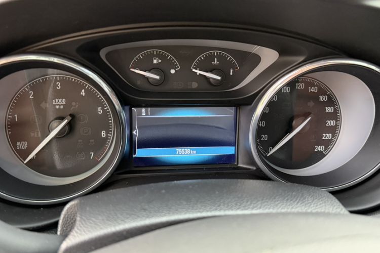 Used Buick Envision 2017 20T Two-Wheel Drive Elite Version Odometer Close Up