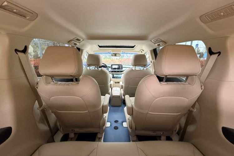 Used Buick GL8 2023 Facelifted Land Cruiser Executive Luxury Version