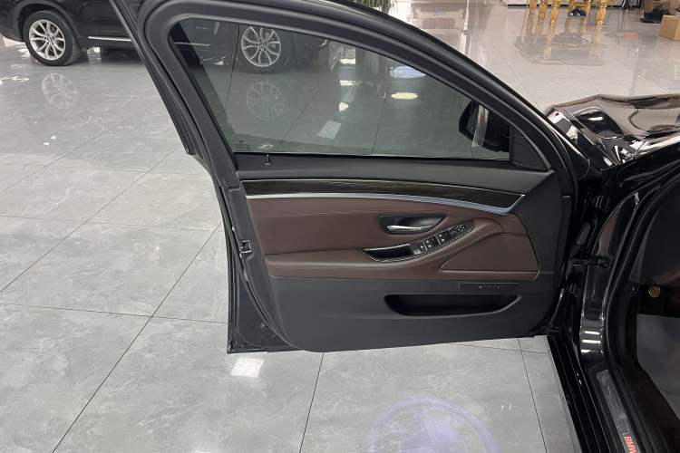 Used BMW 5 Series 2014 525Li Luxury Design Package