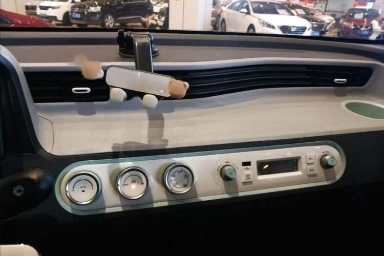 Used Wuling Hongguang MINIEV 2022 Macaron Premium Model – Lithium Iron Phosphate