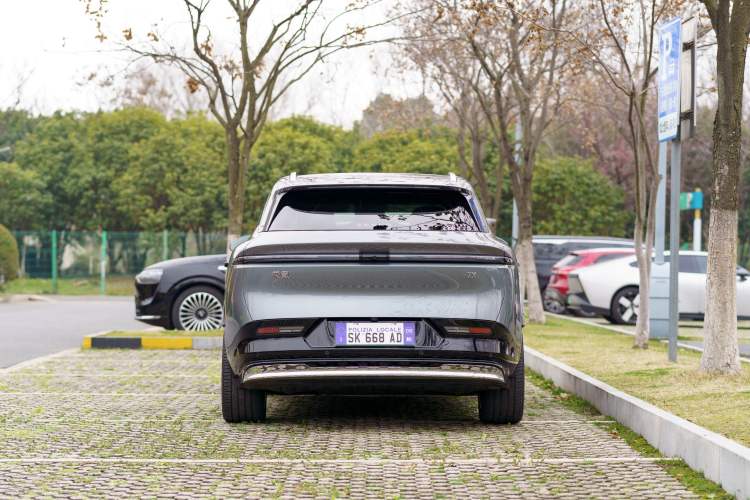 Used Zeekr 7X 2025 100 kWh Long-Range Rear-Wheel Drive with Intelligent Driving Features