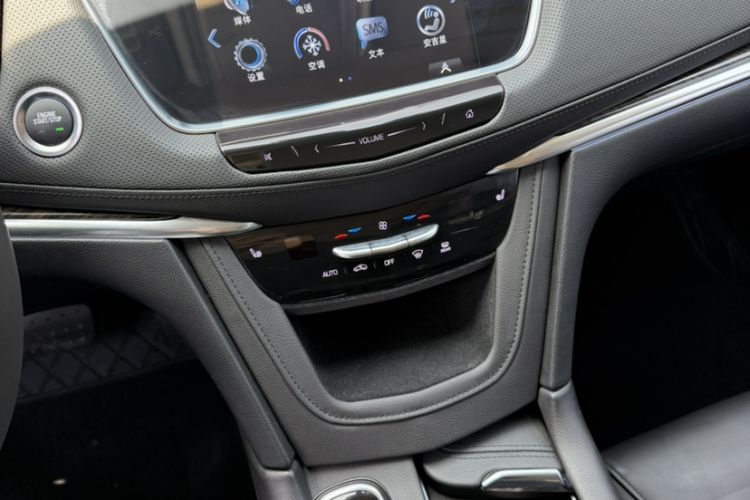 Used Cadillac XT5 2018 25T Luxury Model Interior 6