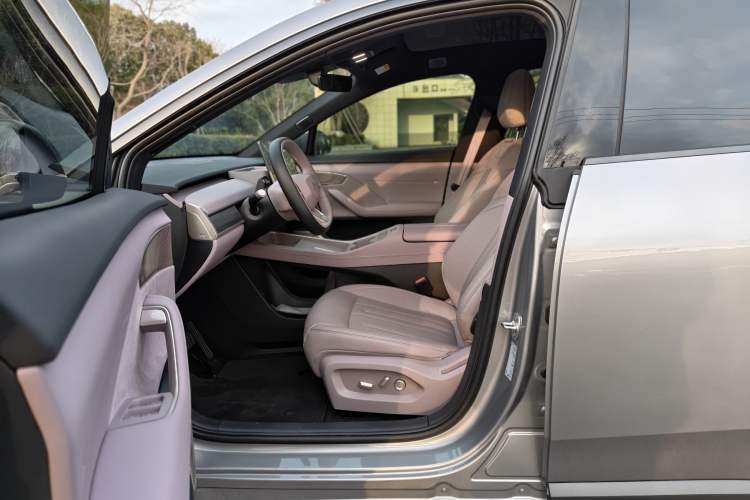 Used ONVO L60 2024 60 kWh Rear-Drive Version