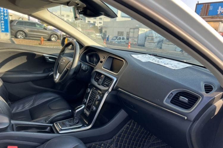 Used Volvo V40 2018 T3 Zhiyi Edition