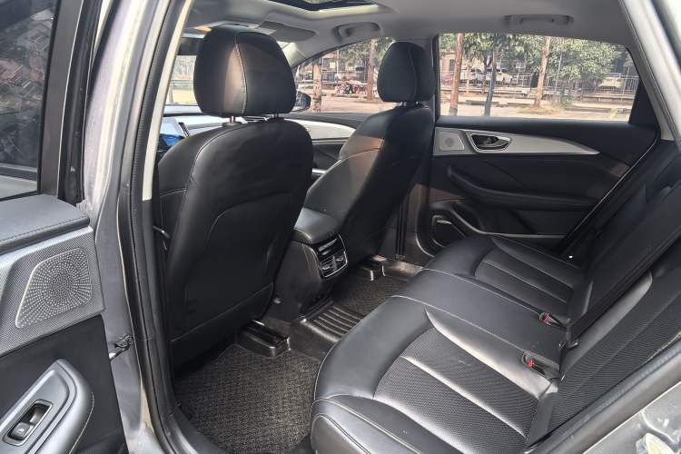 Used Roewe i6 MAX 2020 300TGI Automatic Sporty Cool Edition
