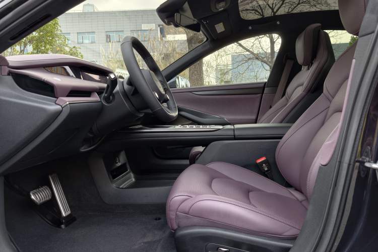 Used Xiaomi Auto SU7 2024 Four-Wheel Drive Ultra-Long Range Advanced Intelligent Driving Max Edition
