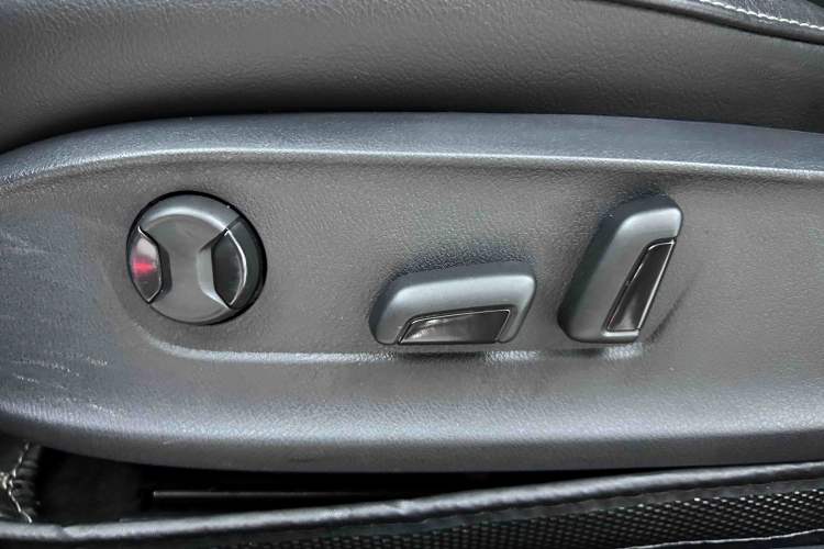 Used Volkswagen Passat 2016 330TSI DSG Luxury Edition Interior 8