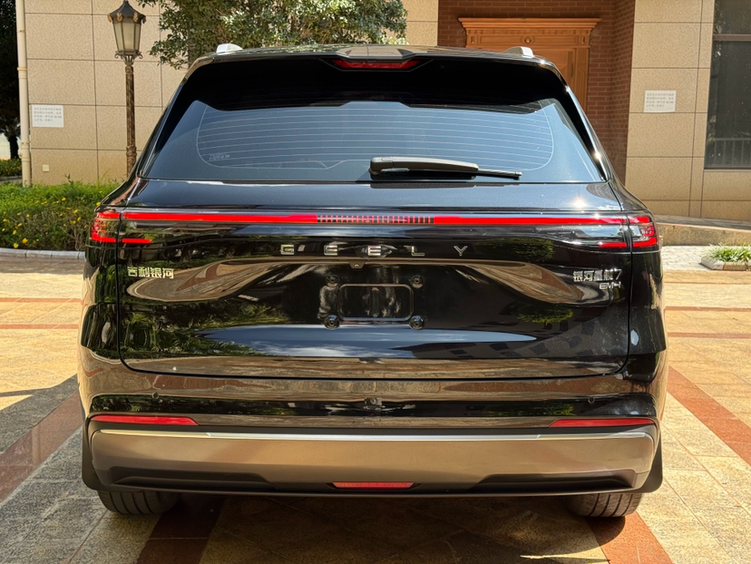 Geely Galaxy Xingjian 7 EM-i 2025 120km Launch+ Version — снимка 14