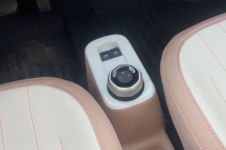 Used Geely Galaxy Panda 2024 Panda Mini 200km Endurance Bear Gear Lever