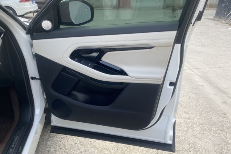 Used Land Rover Range Evoque 2022 Range Rover L 249 PS R-Dynamic HSE Luxury Edition Interior 5