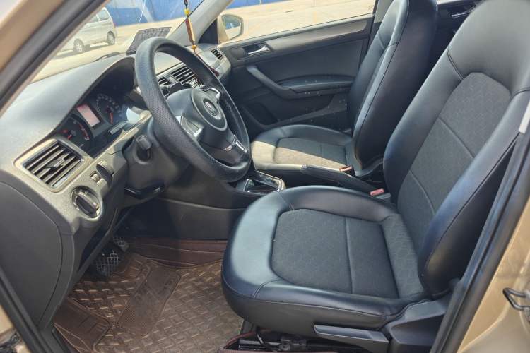 Used Volkswagen Santana 2013 1.6L Automatic Comfort Edition Interior 4