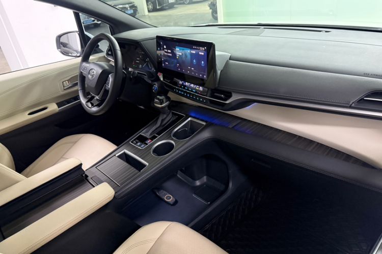 Used Toyota SIENNA 2021 2.5L Hybrid Ultimate Edition Interior 10