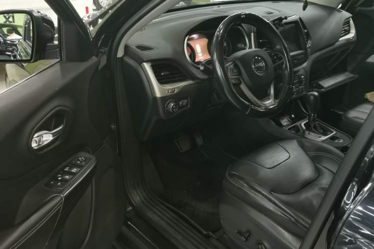 Used Jeep Cherokee 2017 2.4L Leading Smart Edition