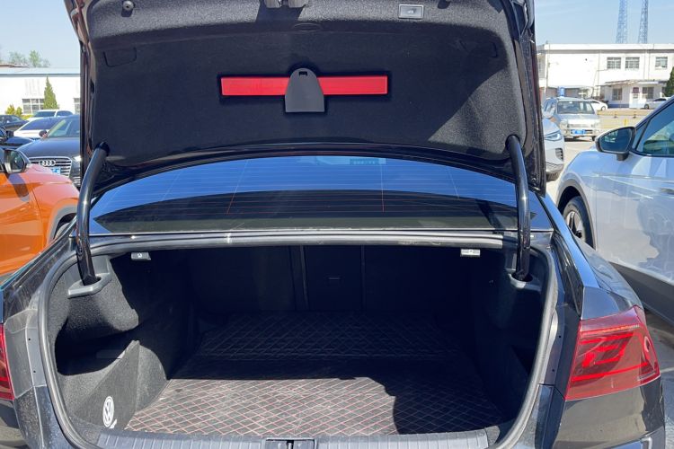 Used Volkswagen Magotan 2023 2 Million Units Commemorative Edition 330TSI DSG Luxury Version Trunk