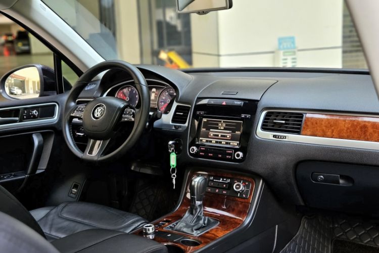 Used Volkswagen Touareg 2011 3.0 TSI Standard Version
