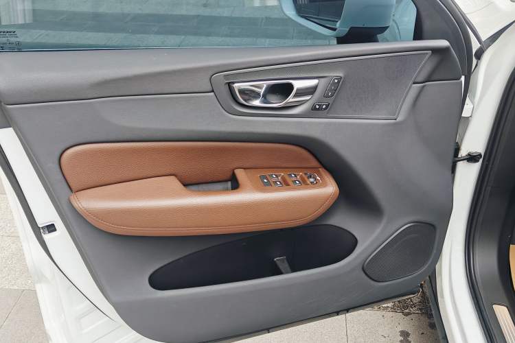 Used Volvo XC60 2019 T5 4x4 Smart Edition China V Standard