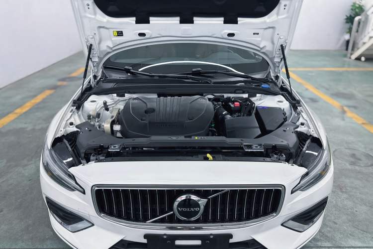 Used Volvo S60 2024 B4 Zhiyuan Luxury Edition